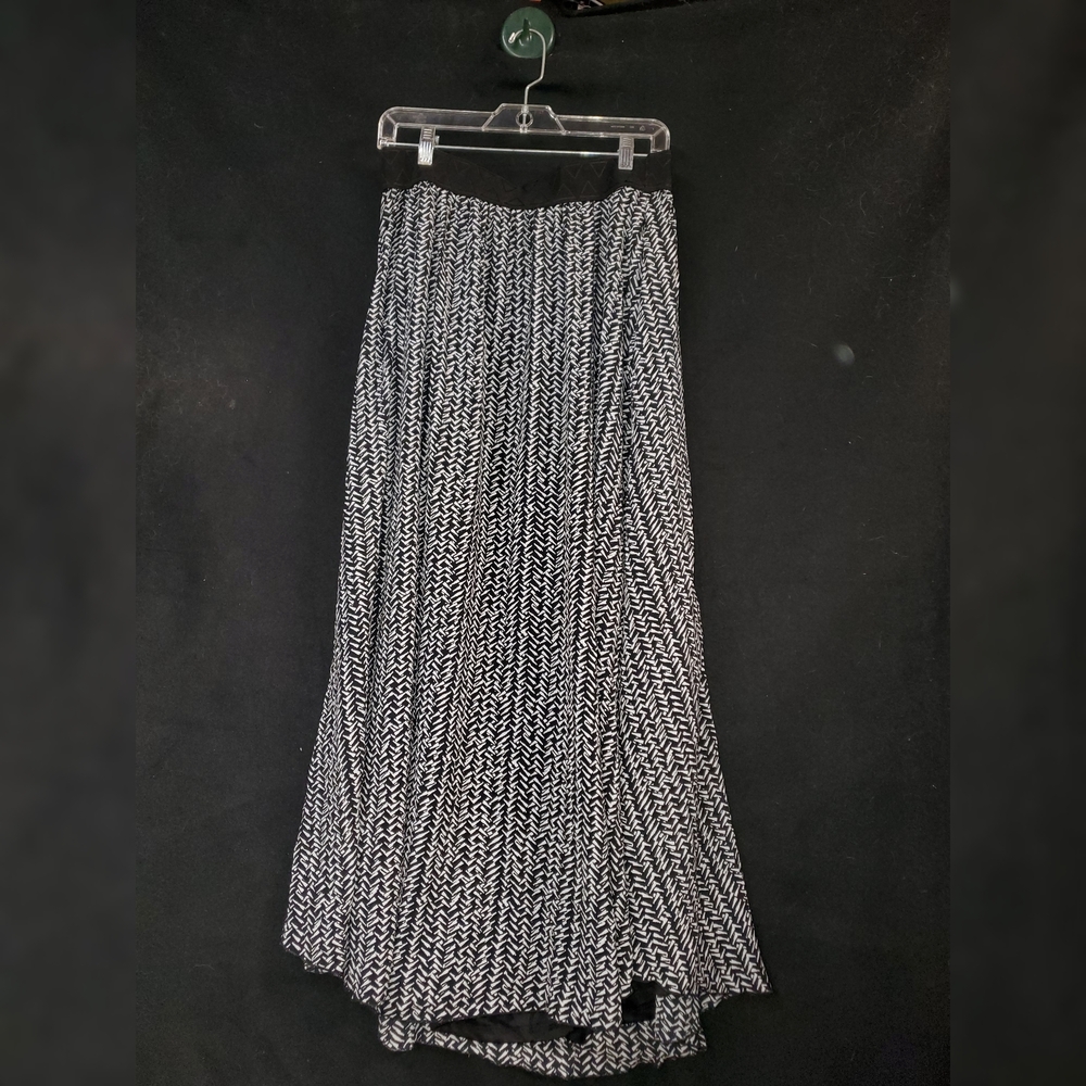LuLaRoe Lucy Skirt. Large